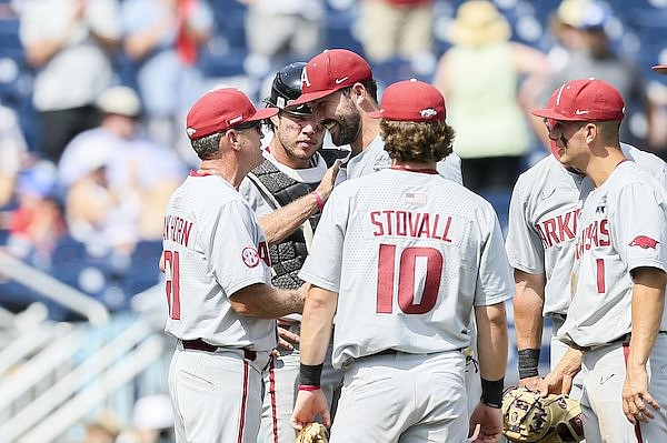 Razorbacks hammer Stanford 17-2 at the College World Series | The ...
