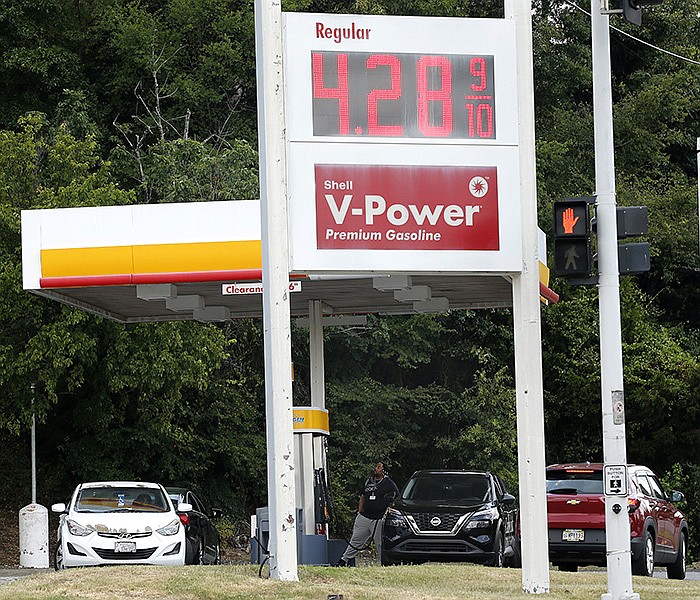 Motorists fill up at the Shell gas station on the corner of MacArthur Drive and Pershing Boulevard on Thursday in North Little Rock.
(Arkansas Democrat-Gazette/Thomas Metthe)