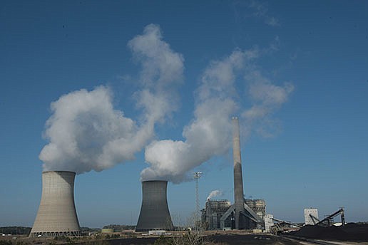 The Supreme Court on Thursday limited the EPA’s ability to regulate emissions from power plants such as the White Bluff plant near Redfield, shown in 2008.
(Democrat-Gazette file photo)