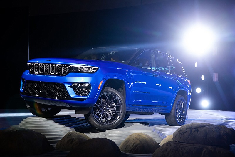 A Jeep Grand Cherokee 4xE electric vehicle is unveiled during the 2022 New York International Auto Show in New York in April.
(Bloomberg (WPNS)/Michael Nagle)