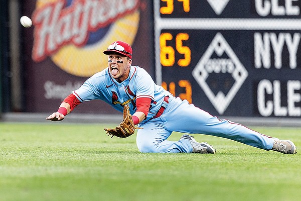 Cards hit four straight HRs in first inning, late HR tops Phillies - Vimarsana News