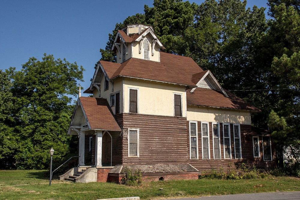 Last members of Lonoke’s 1916 First Christian see beautiful potential