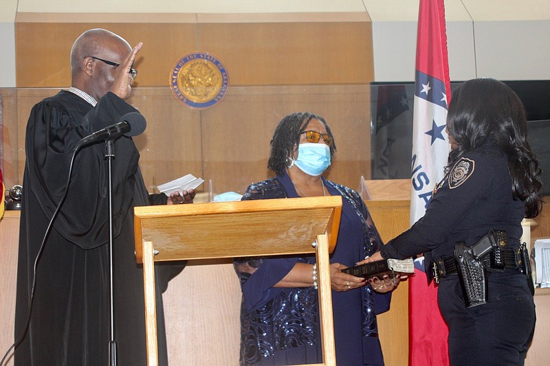 Richardson sworn in as new chief of police | Northwest Arkansas