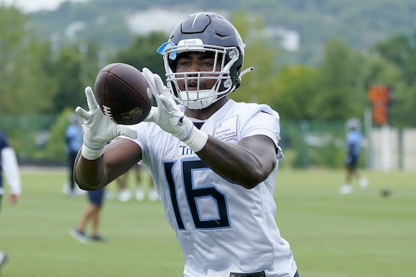 Titans' Ryan Tannehill says rookie Treylon Burks is 'consistently making  plays' for him 