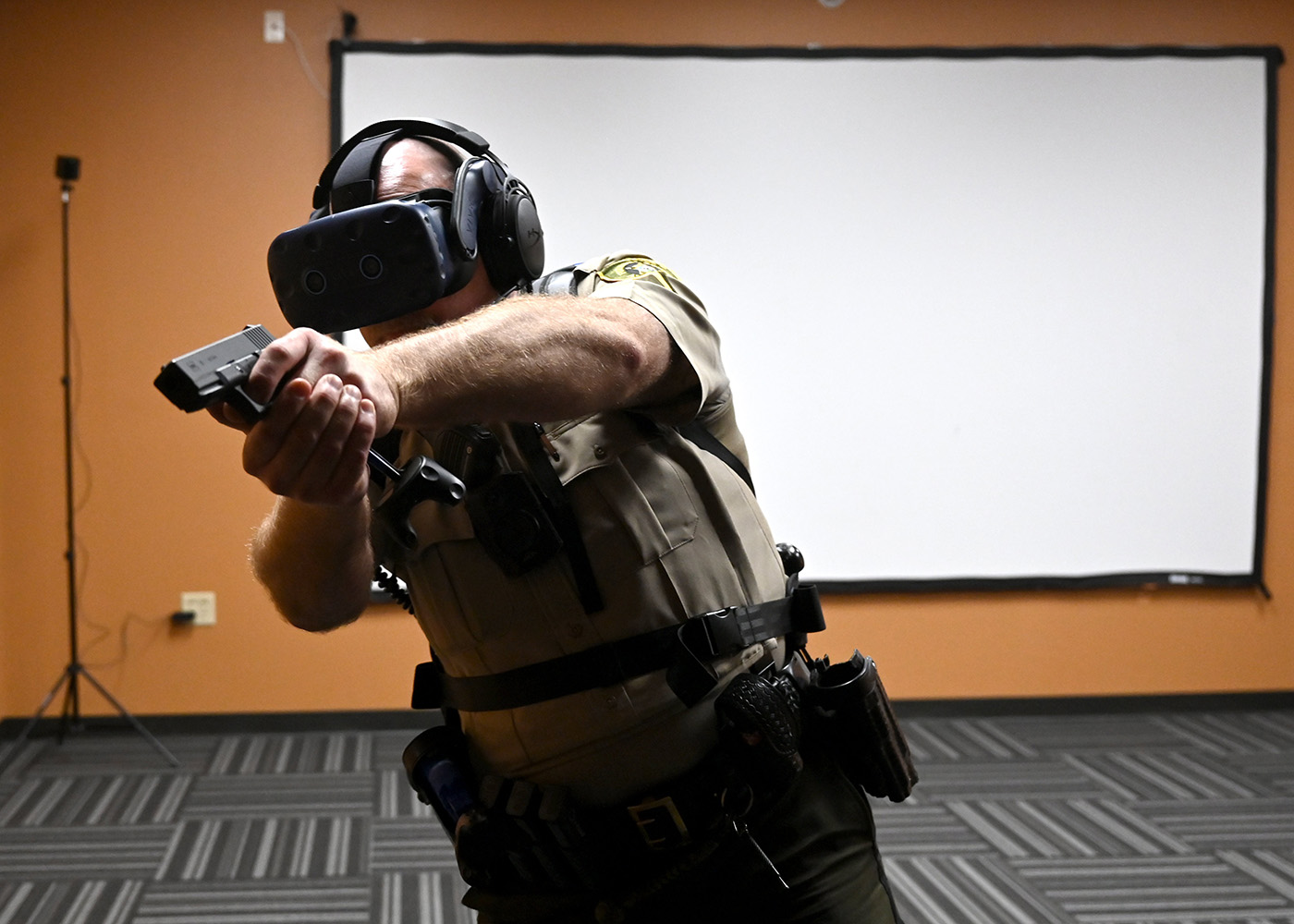 New virtual training program helps Pulaski County officers with de-escalation methods - Vimarsana News