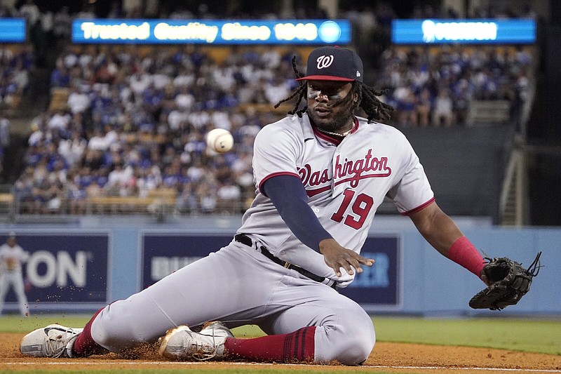 Nationals acquire All-Star first baseman Josh Bell in trade with Pirates