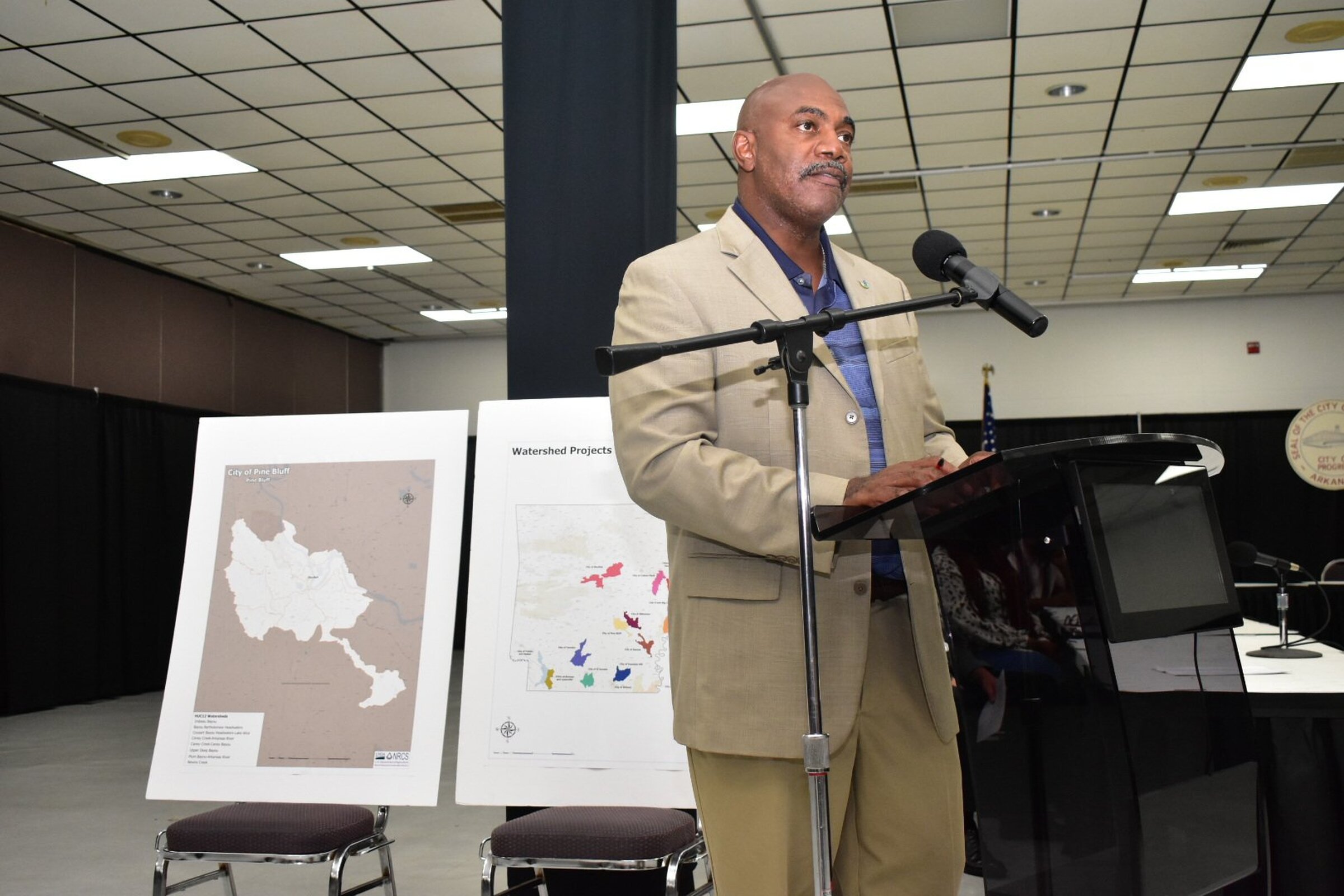 Neighbors at Pine Bluff town hall tell of flood experiences The