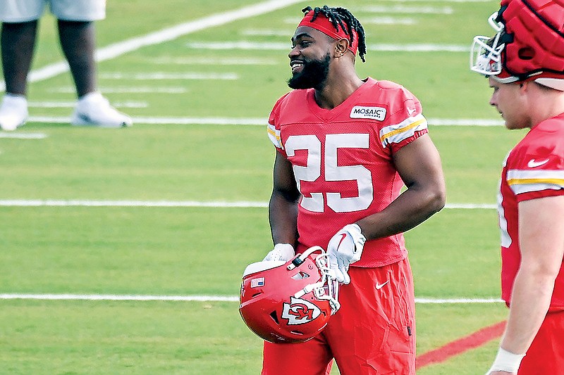 Clyde Edwards-Helaire a team player in Chiefs' crowded backfield