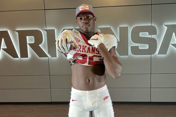 Top sophomore TE loving the Razorbacks - Vimarsana News