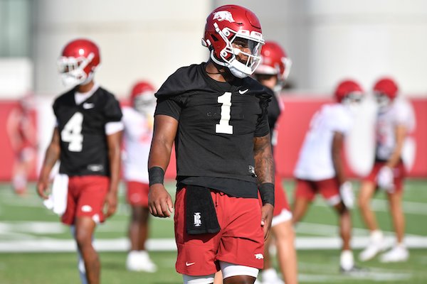 WholeHogSports - Despite their injuries, Razorbacks keep rolling