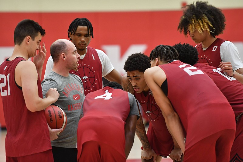 Arkansas assistant coach Anthony Ruta speaks to his players Wednesday, July 27, 2022, during practice in the Eddie Sutton MenÕs Basketball Practice Gym on the university campus in Fayetteville. Visit nwaonline.com/220728Daily/ for today's photo gallery. .(NWA Democrat-Gazette/Andy Shupe)