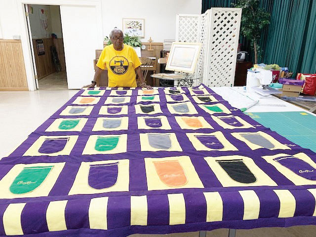 Quilt group meets, discusses projects