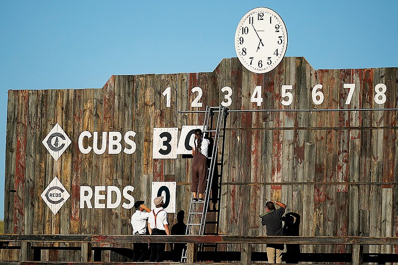 Drew Smyly stars as Cubs beat Reds in second 'Field of Dreams