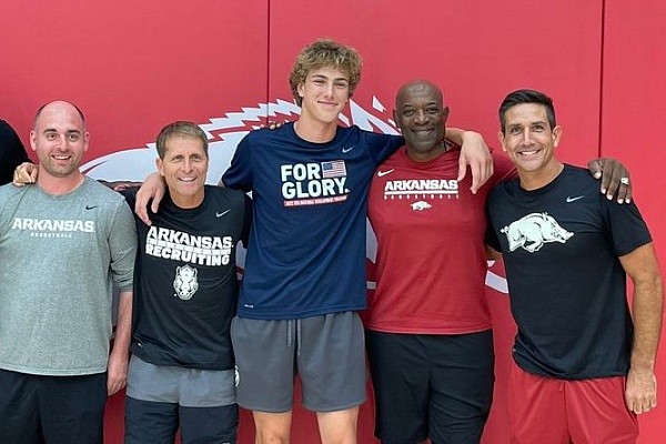 2025 prospect Alec Blair with Eric Musselman and his assistant coaches.