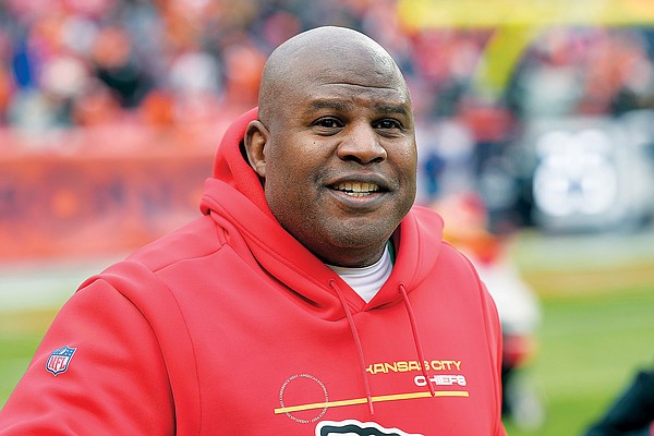 Bieniemy waits to be head coach, helps others advance - Vimarsana News