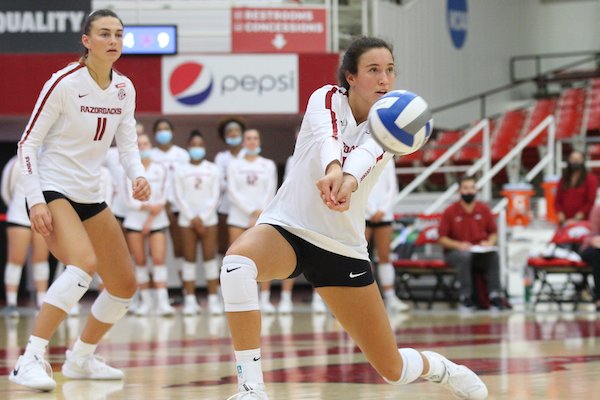 Razorbacks upset No. 8 Washington in opener