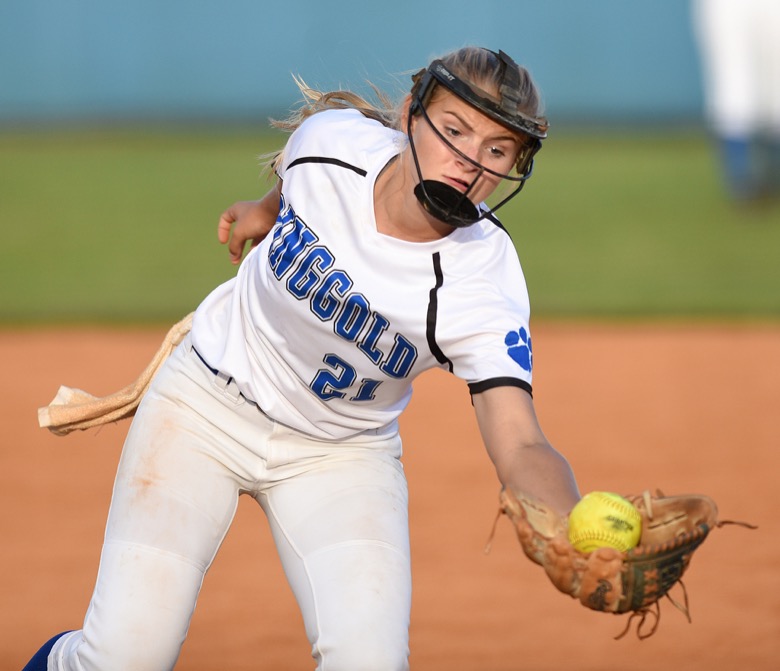 Staff photo by Matt Hamilton / Ringgold (21) Emorie Coles fields a Gordon Lee come-backer on the mound on Tuesday, August 30, 2022 at Ringgold High School.