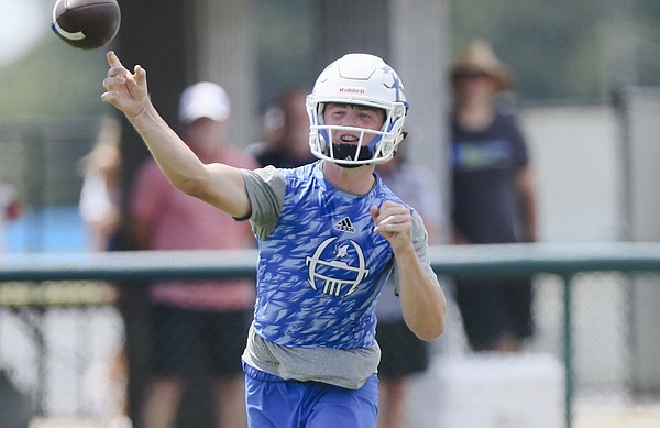 PREP FOOTBALL: Williams in new role as Rogers QB - Vimarsana News