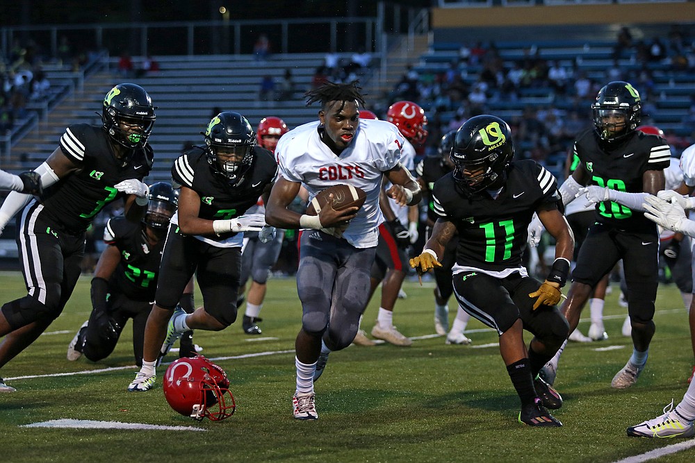 Shaw’s 3 touchdowns lift Mills over Rivercrest Northwest Arkansas