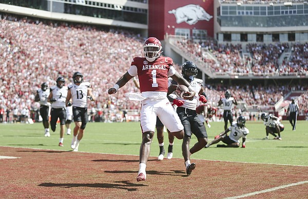 Arkansas Razorbacks Grind Victory Out Late, Turns Back Cincinnati | The ...