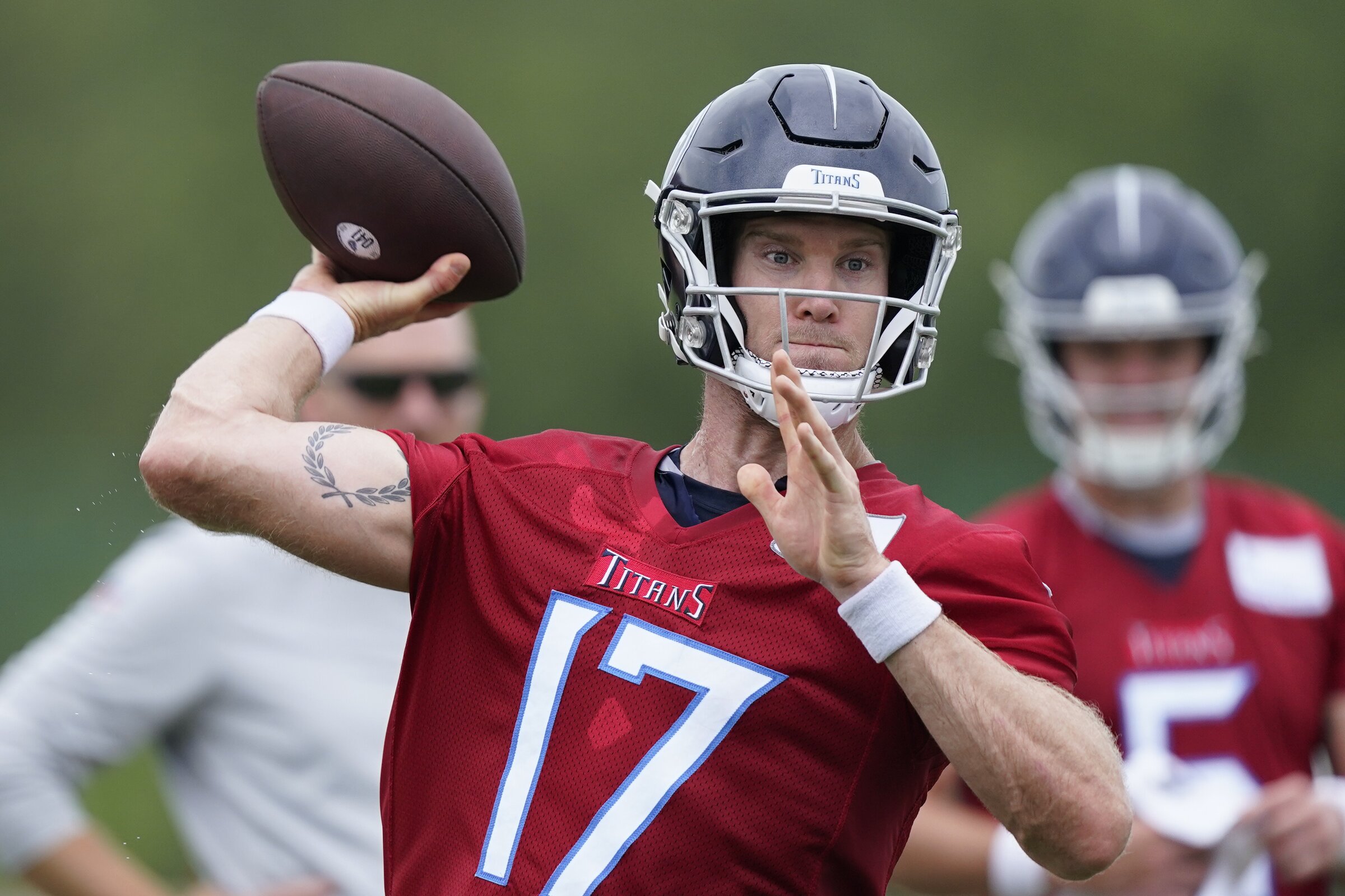 Titans, Ryan Tannehill working on offense in training camp - The