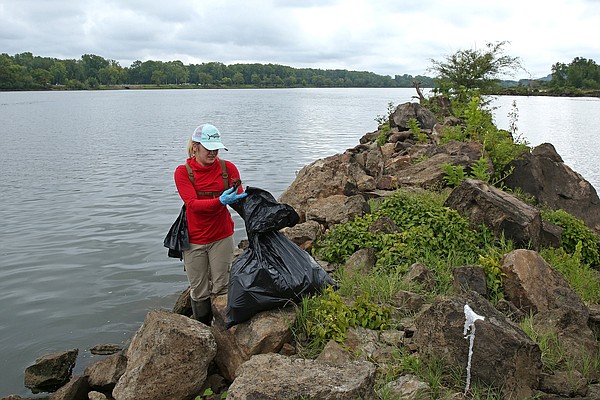 Great Arkansas Cleanup kicks off Saturday with volunteers combing over Murray Park - Vimarsana News