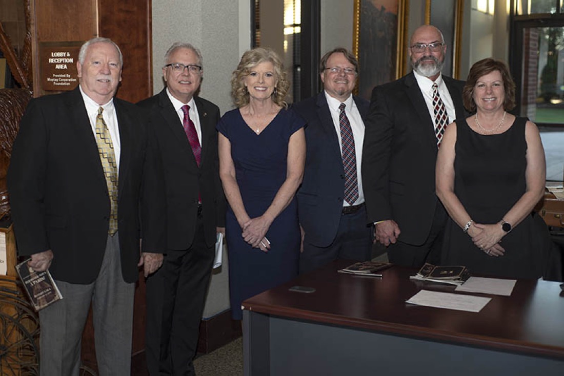 Dwight Richardson, David Carroll, Cindy Gammons, Derrick Kinsey, Ross Tarver and Tanya Mazzolini