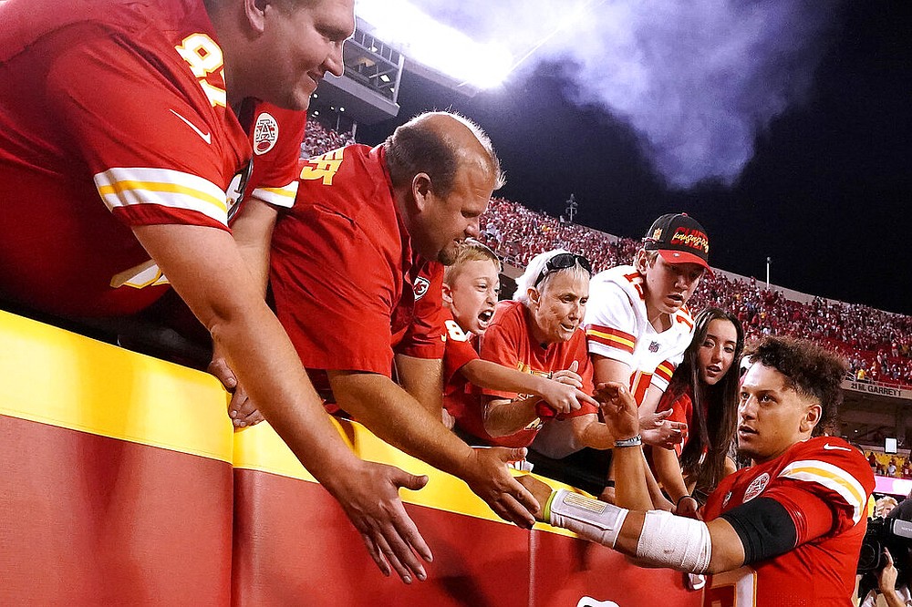 Kansas City takes charge on rookie's return