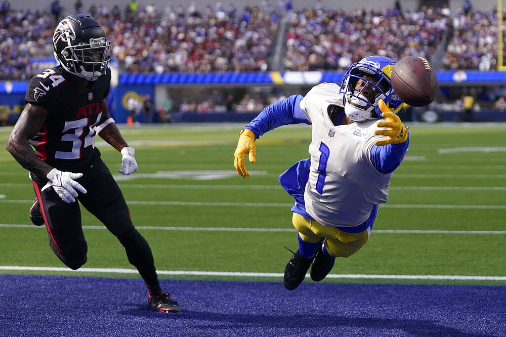 Dallas Cowboys quarterback Cooper Rush (10) prepares to throw a pass  against the Cincinnati Bengals during an NFL Football game in Arlington,  Texas, Sunday, Sept. 18, 2022. (AP Photo/Michael Ainsworth Stock Photo -  Alamy