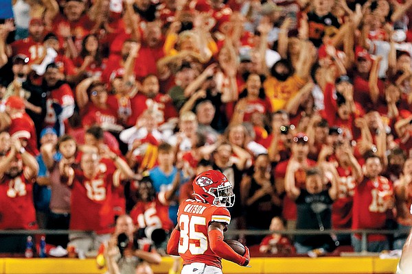 Chiefs defense complementing offense during 2-0 start