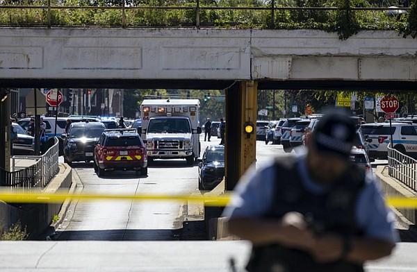 1-shot-officer-injured-in-chicago-police-facility-incident