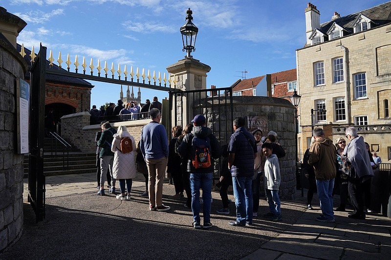 People queue outside of Windsor Castle and St George’s Chapel, to visit the queen’s tomb for the first time since Queen Elizabeth II’s death, in Windsor, England.
(AP/PA /Jonathan Brady)