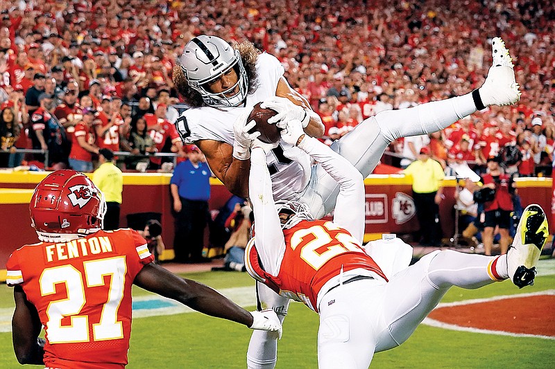 Mack Hollins making quite the impression on the Raiders' locker room