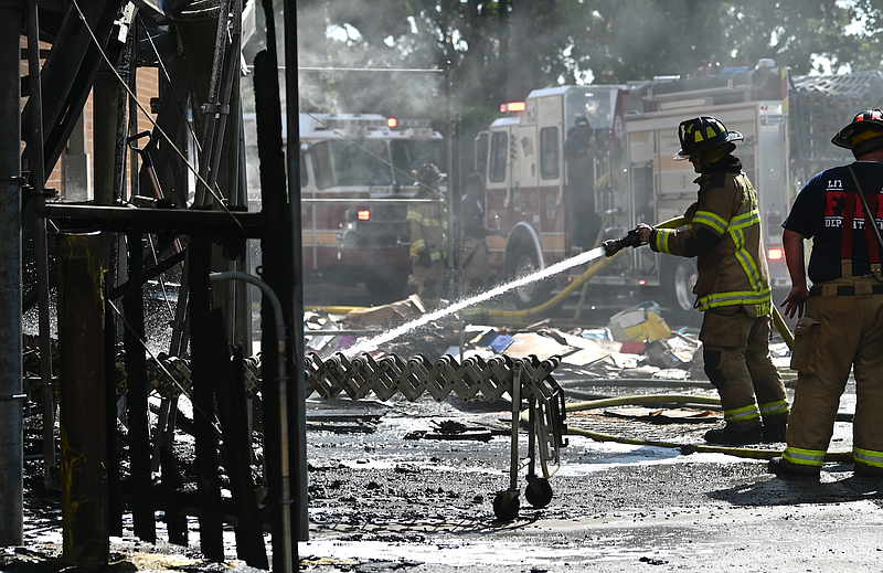 Little Rock firefighters extinguish dumpster fire at Walgreens The