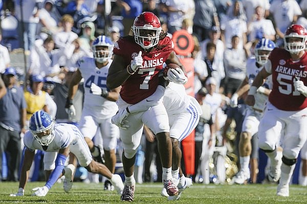 Arkansas tight end Trey Knox (7) runs after catching a pass against BYU on Saturday, Oct. 15, 2022, in Provo, Utah.