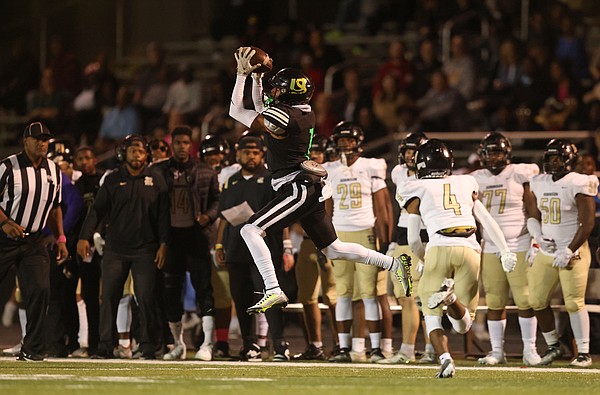 Mills rides Pierce's 4 TDs to win over Hot Springs - Vimarsana News