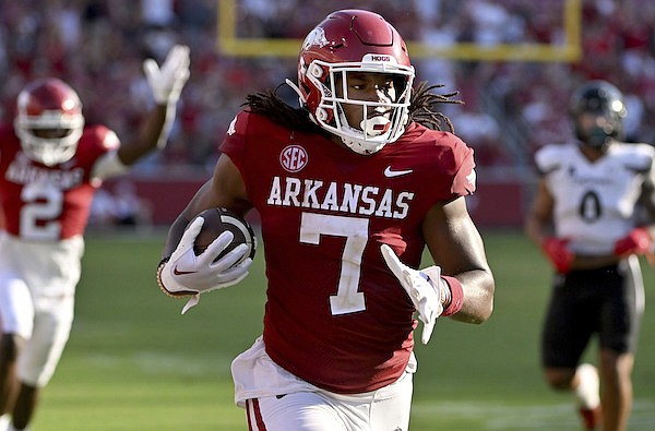 Arkansas tight end Trey Knox (7) outruns Cincinnati defensive back Ja'Quan Sheppard (5) as he scores a touchdown during the second half of an NCAA college football game Saturday, Sept. 3, 2022, in Fayetteville, Ark. (AP Photo/Michael Woods)