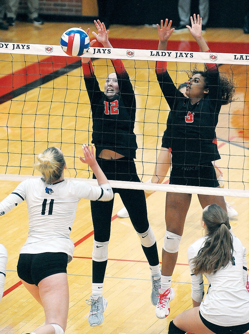 Jefferson City tops Marshfield to advance to district title match