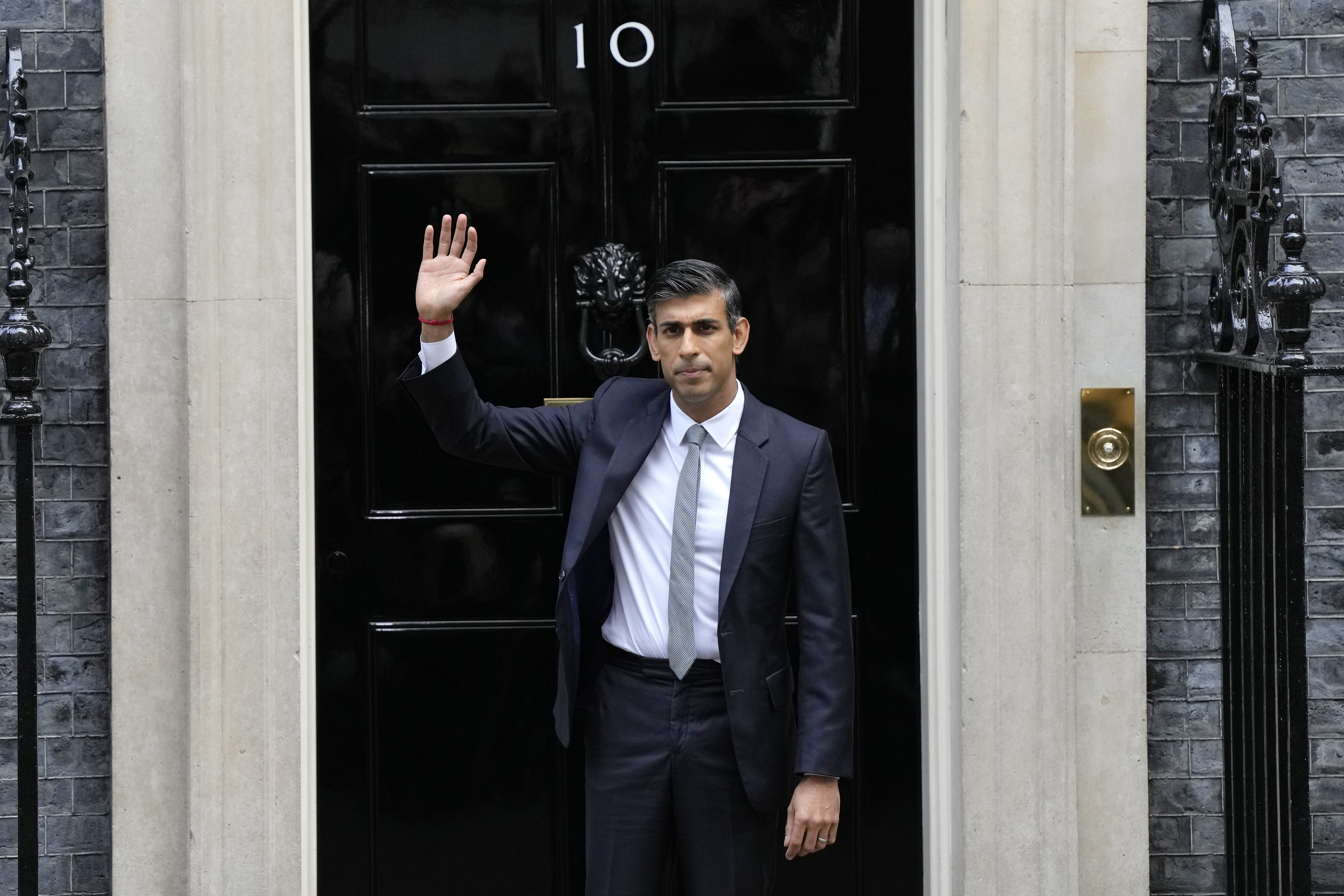 Sunak takes over as U.K. prime minister amid economic crisis - Vimarsana News