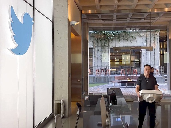 Musk takes control of Twitter - Vimarsana News