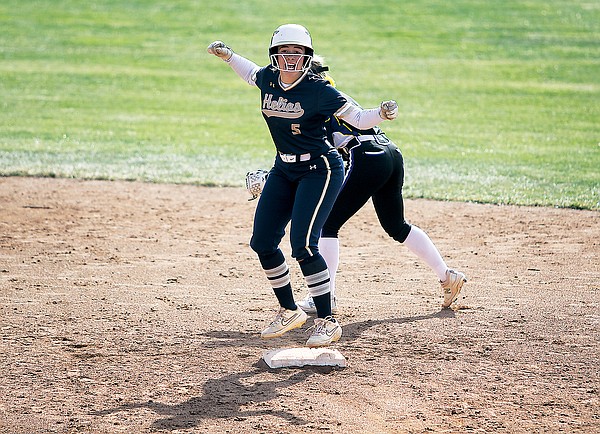 Helias falls to Kearney in Class 4 softball title game - Vimarsana News