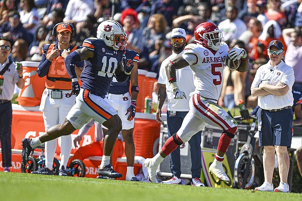 Sanders fuels Razorbacks' 286-yard rushing attack - Vimarsana News