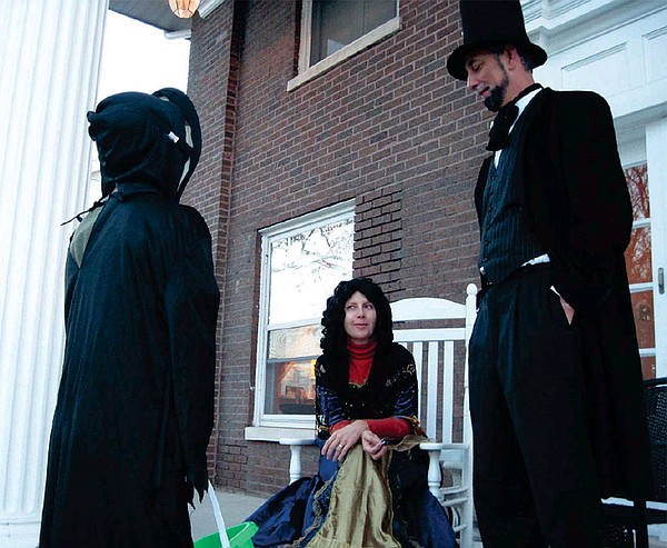 Jefferson City couple dress up as presidential couple as Halloween tradition - Vimarsana News