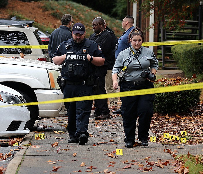 Little Rock Police investigate a homicide on Monday, Nov. 7, 2022, at an apartment complex off Sam Peck Road in west Little Rock. (Arkansas Democrat-Gazette/Thomas Metthe)