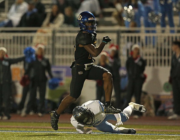 'Unselfish' QB breaks TD record - Vimarsana News