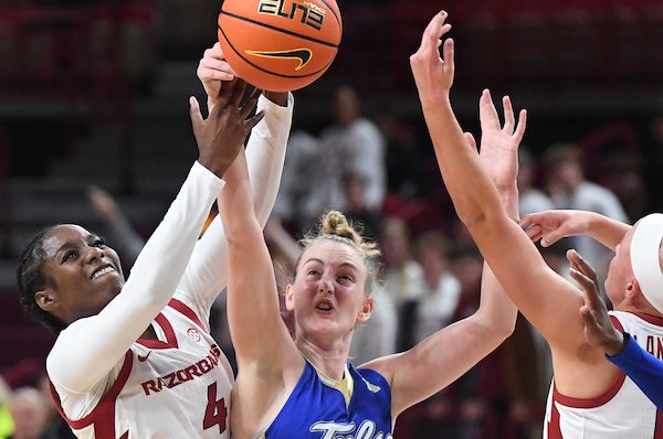 Barnum bedazzles: Senior's career high carries Arkansas - Vimarsana News