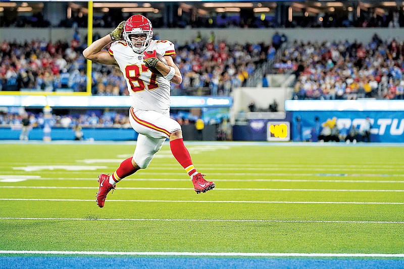 Kelce scores three touchdowns as Chiefs rally past Chargers 3027