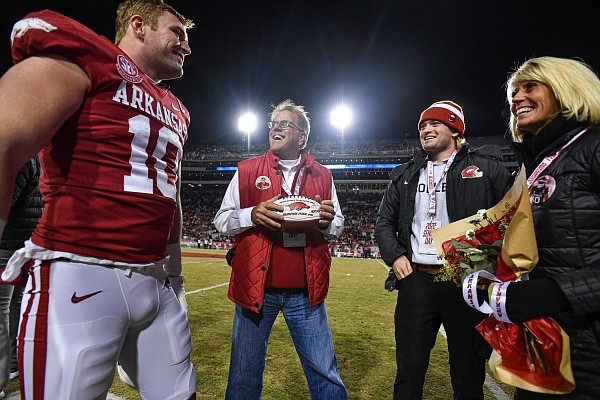 WholeHogSports - VIDEO: Players meet with media after 11th spring practice