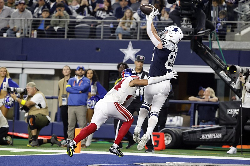 Dallas Cowboys tight end Dalton Schultz (right) catches a pass for one of his two third-quarter touchdowns as New York Giants cornerback Nick McCloud defends Thursday in Arlington, Texas. The Cowboys won 28-20, ending their three-game losing streak on Thanksgiving.
(AP/Michael Ainsworth)