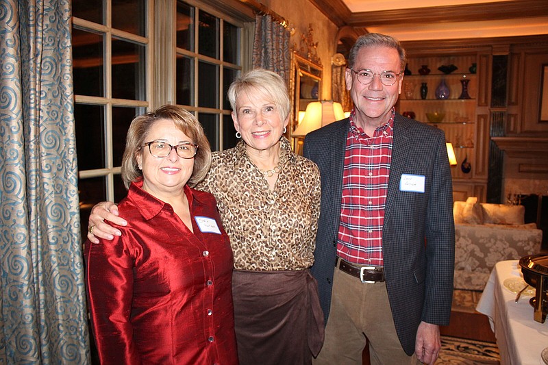 Board chairwoman and hostess Ellon Cockrill (center) with Shelia and David Harrison
(Arkansas Democrat-Gazette/Rachel O’Neal)